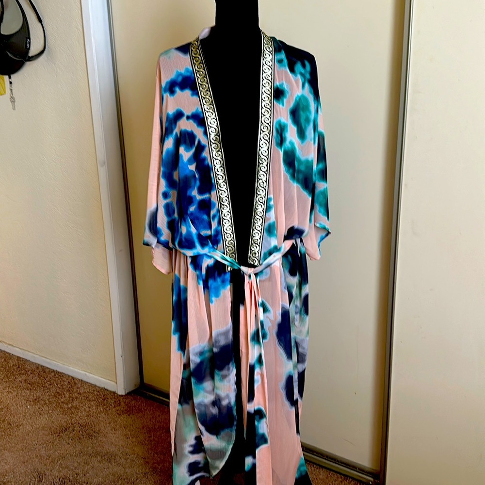 Beautiful Sheer Robe w/tie